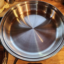 Load image into Gallery viewer, Saladmaster 12" OIL CORE ELECTRIC SKILLET w Vented Dome Lid - Recent Arrival